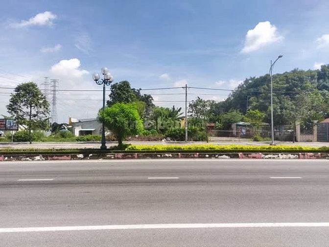 Cần bán lô đất mặt tiền đường Cách Mạng Tháng 8, trung tâm Phú Mỹ, HCM