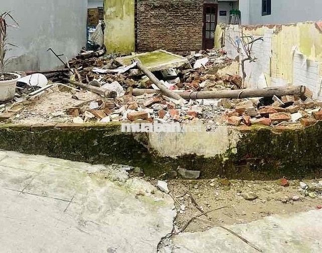 Bán đất Yên Xá 39m2, lô góc 3 thoáng, gần mặt phố