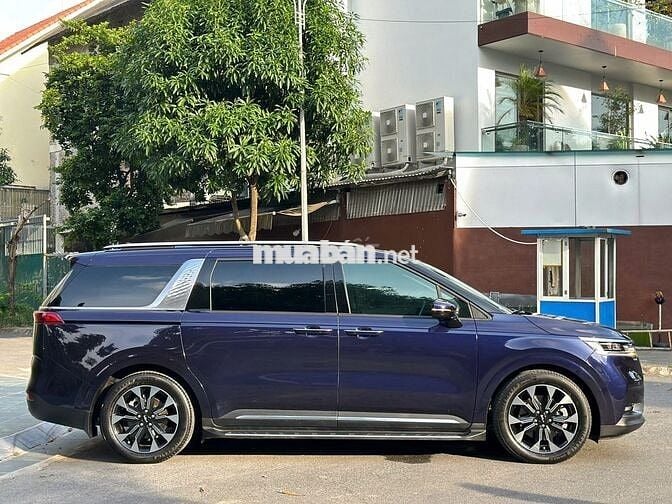 Kia Carnival 2024 Signature 2.2D - 9000 km