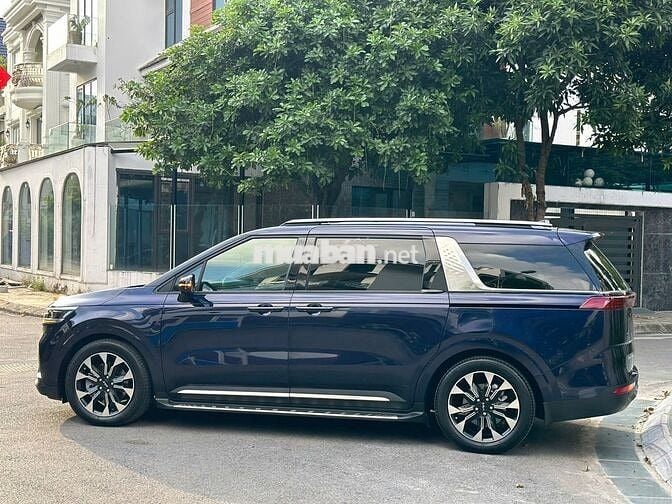 Kia Carnival 2024 Signature 2.2D - 9000 km