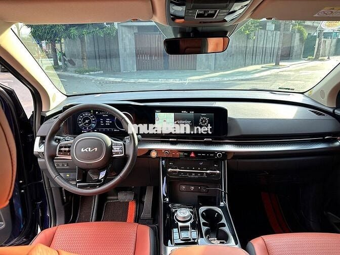 Kia Carnival 2024 Signature 2.2D - 9000 km