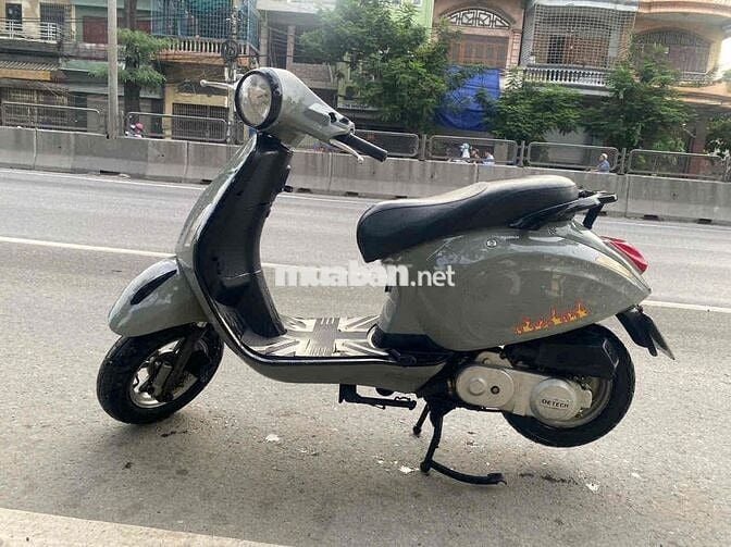 Vespa 50 đời cao êm đẹp như hình