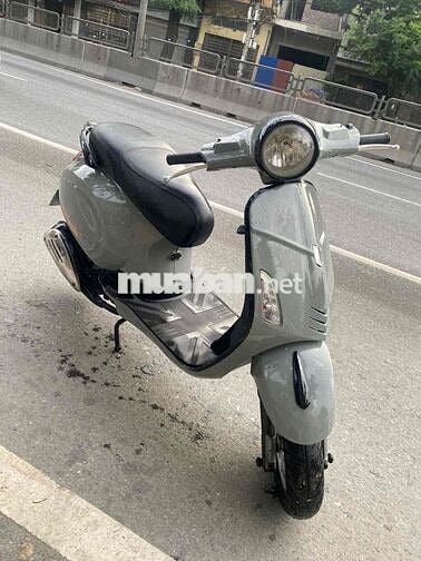 Vespa 50 đời cao êm đẹp như hình