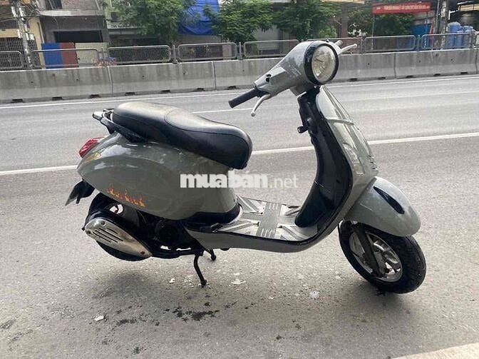 Vespa 50 đời cao êm đẹp như hình