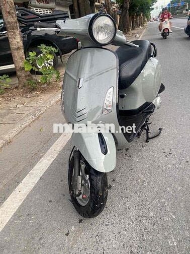 Vespa 50 đời cao êm đẹp như hình