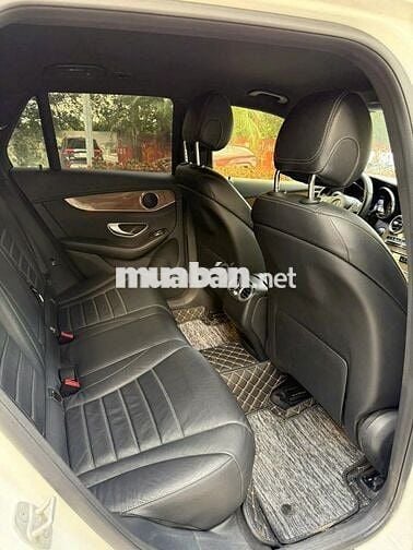 Mercedes Benz GLC 2016 250 4MATIC - 96000 km