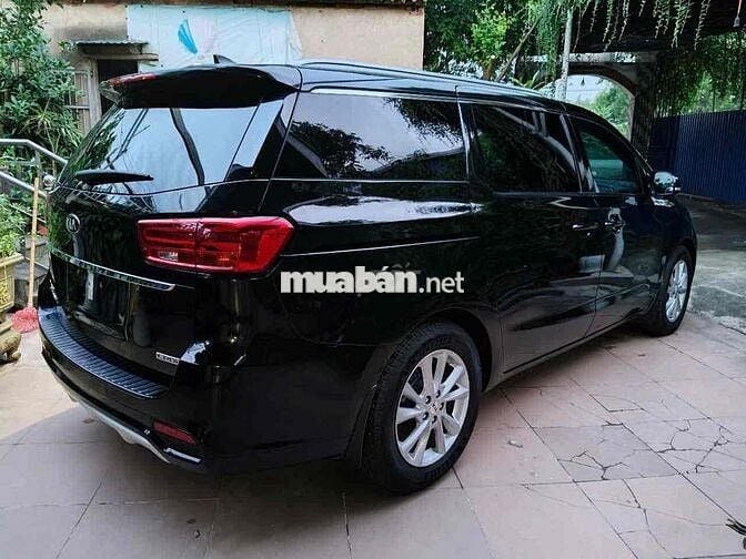 Kia Sedona 2019 2.2 DAT Deluxe - 100000 km