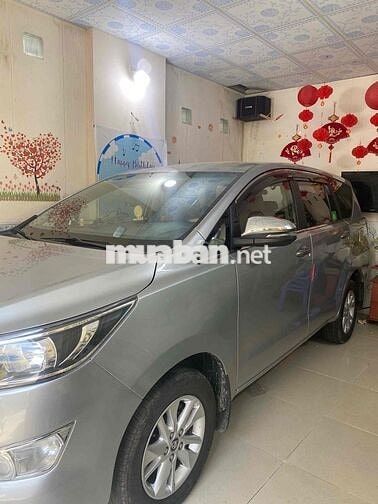 Gia đình cần bán innova 8 chổ 2019 số sàn