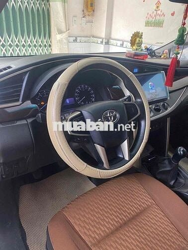Gia đình cần bán innova 8 chổ 2019 số sàn