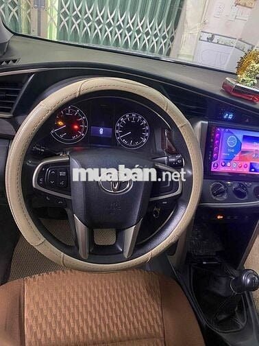 Gia đình cần bán innova 8 chổ 2019 số sàn