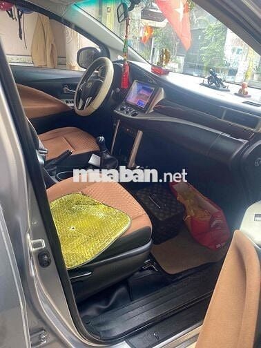 Gia đình cần bán innova 8 chổ 2019 số sàn