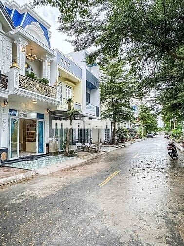 NHÀ TRỆT LẦU  FULL NỘI THẤT GẦN TRƯỜNG ĐH FPT, ĐH NAM CẦN THƠ