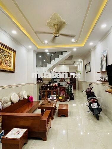 Cho thuê nhà 3 tầng, 4PN FULL nội thất, gần Big C Dĩ An (GO)