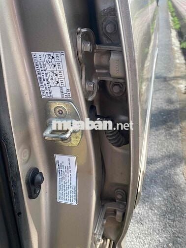 Toyota Innova 2013 2.0E - 150000 km