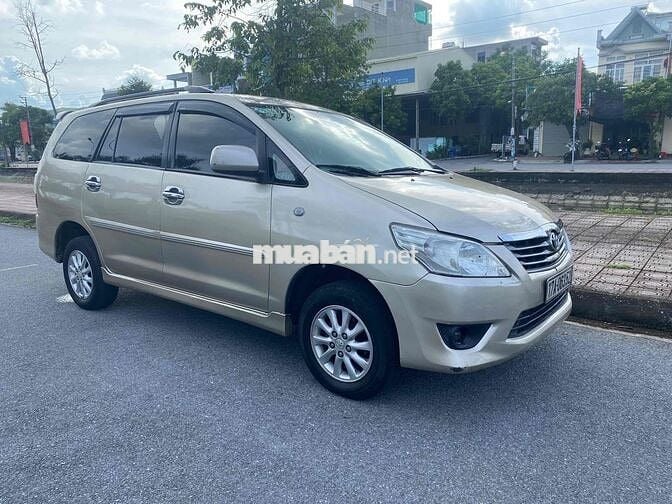 Toyota Innova 2013 2.0E - 150000 km