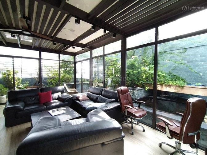 Cho thuê nhà 2000m2 (30x35m) mặt tiền Lê Văn Sỹ, Q. 3 giá 1,3 tỷ/tháng