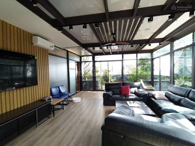 Cho thuê nhà 2000m2 (30x35m) mặt tiền Lê Văn Sỹ, Q. 3 giá 1,3 tỷ/tháng