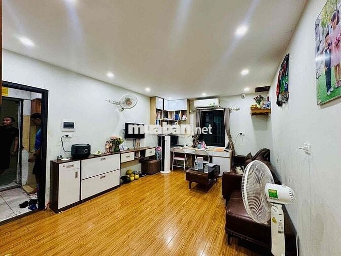 Bán nhà tập thể phố Tân Mai lô góc 2 thoáng sổ to ở ngay 80mT2 giá 3.7