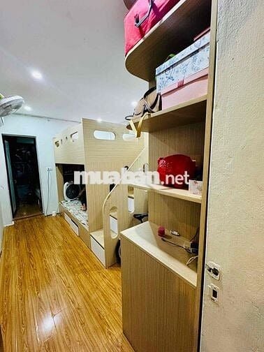 Bán nhà tập thể phố Tân Mai lô góc 2 thoáng sổ to ở ngay 80mT2 giá 3.7