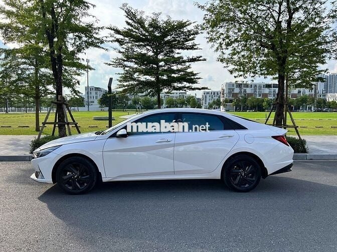 Elantra 1.6 AT bản đặc biệt sx 2023