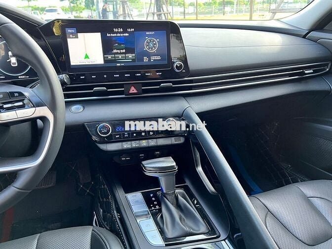 Elantra 1.6 AT bản đặc biệt sx 2023