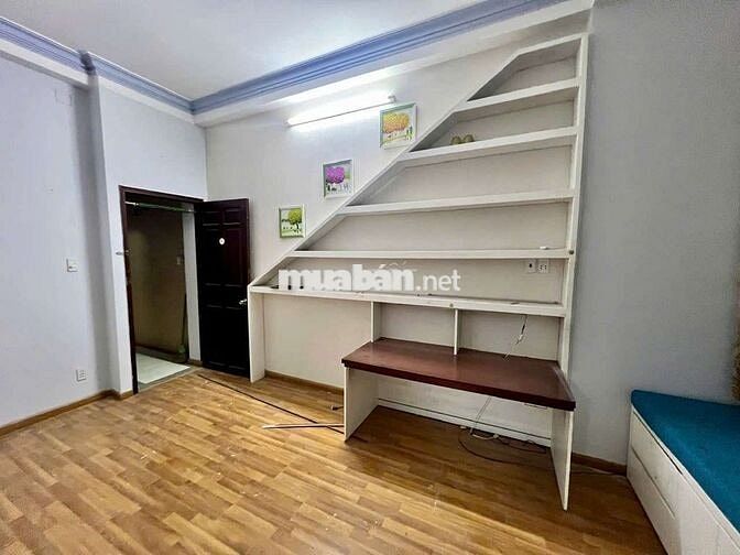 Nhà phố 3 tầng, full nội thất ở Gò Vấp, giá 16 triệu/tháng.