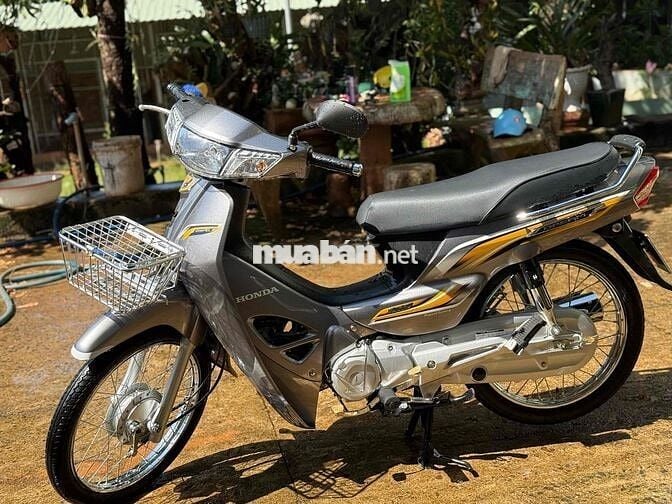 xe ít đi chỉ cất chơi vì đam mê