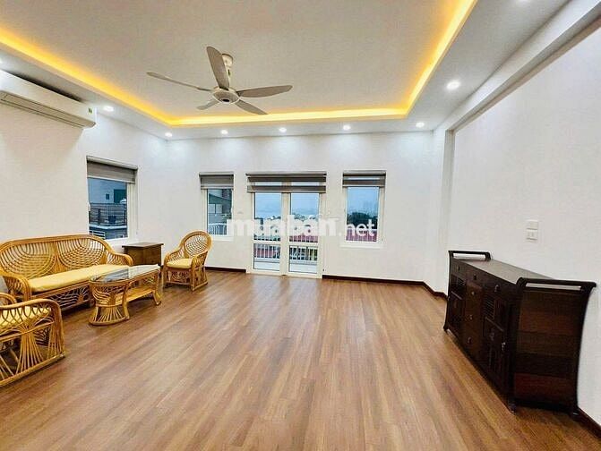 Cho thuê nhà góc 2 mặt tiền số 182/3B đường Lê Văn Sỹ, Quận Phú Nhuận