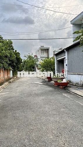Bán đất đường bà điểm 4, hóc môn, ngang 10M 200M2 giá ,6,6Tỷ