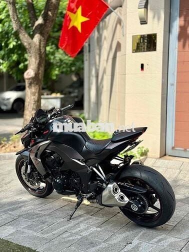 z1000 odo chuẩn 5300km . Còn bớt cho ae thiện chí