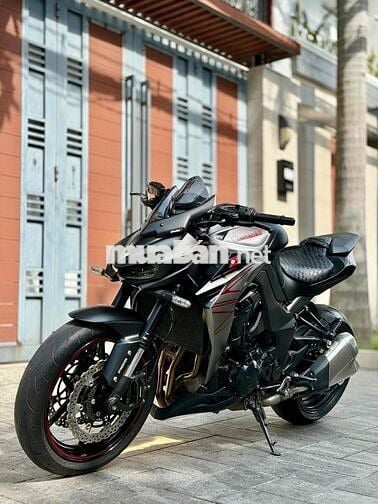 z1000 odo chuẩn 5300km . Còn bớt cho ae thiện chí