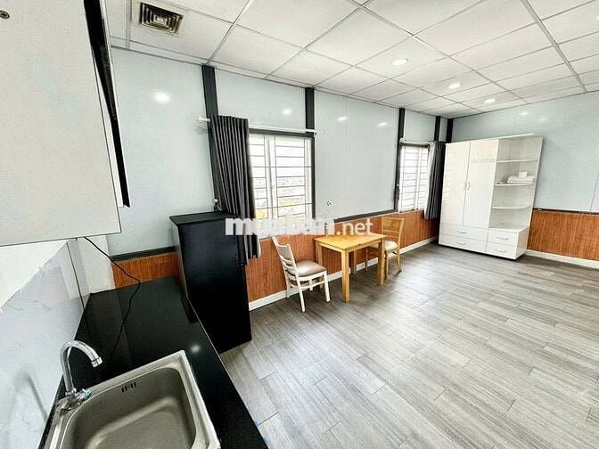 STUDIO CỬA SỔ TRỜI CỰC THOÁNG FULL NỘI THẤT CÓ THANG MÁY NGAY SÂN BAY