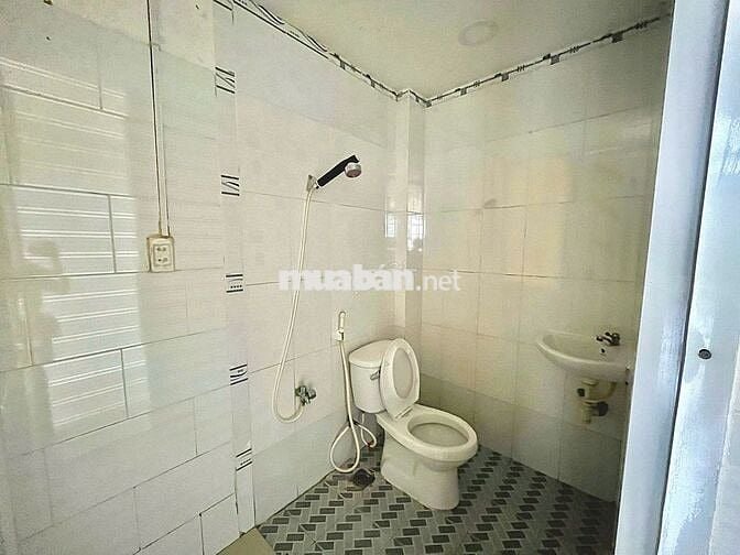 GÁC CAO RỘNG RÃI Ở ĐƯỢC 4 NGƯỜI - MẶT ĐƯỜNG NGAY ĐH NGÂN HÀNG
