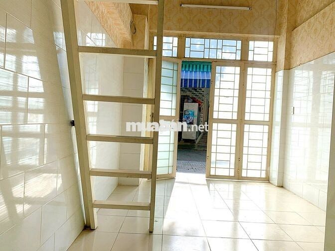 GÁC CAO RỘNG RÃI Ở ĐƯỢC 4 NGƯỜI - MẶT ĐƯỜNG NGAY ĐH NGÂN HÀNG