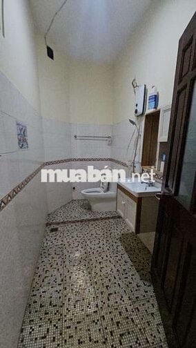 Nhà mặt tiền nhánh sân ôtô ,4pn sẵn 1 ít nội thất ,phù hợp ở, vp spa,