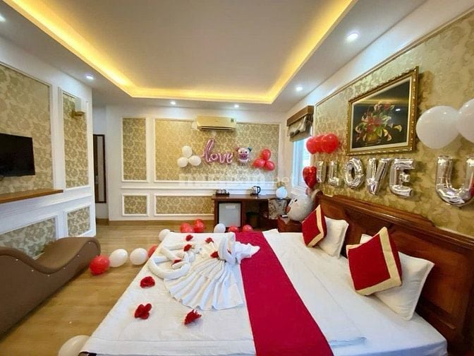 Bán Khách Sạn Đang Hoạt Động, Thu Nhập 300Tr/Tháng