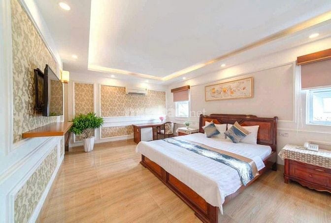 Bán Khách Sạn Đang Hoạt Động, Thu Nhập 300Tr/Tháng