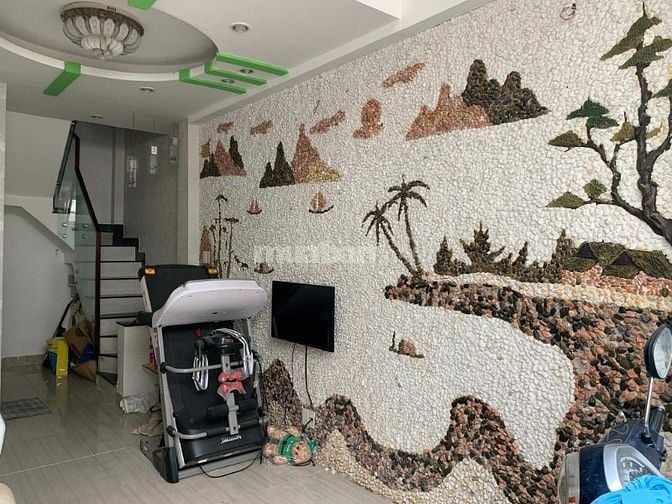 Nhà Q7 giáp Q4, hẻm 5m, 65m2, ngang 4.5m, nở hậu, 4PN, giá 6.9 tỷ