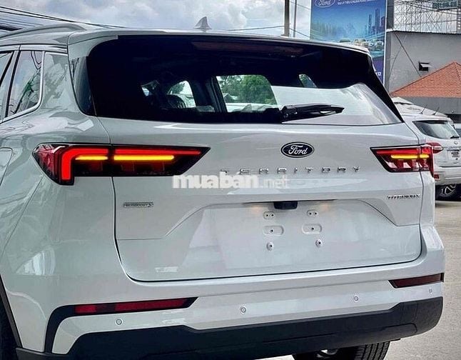 2025 Titanium X 1.5 AT mới Bank 85%, lãi 7,5%