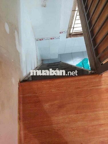 phòng trọ nhỏ có 1gác , 1toalet,1bếp ko ở chung chủ lối đi tiêng biệt