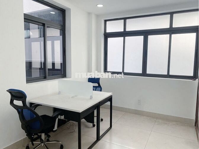 Văn phòng 20m2 sẵn nội thất giá rẻ 4,5 tr ở Vạn Phúc, máy lạnh, hầm xe