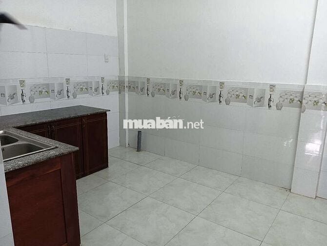 Mình cho thuê nhà nguyên căn nằm ngay trung tâm thị trấn Cần Giuộc.