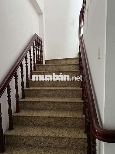 Cho thuê nhà mặt tiền đường Hoàng Văn Thụ diện tích 5x20