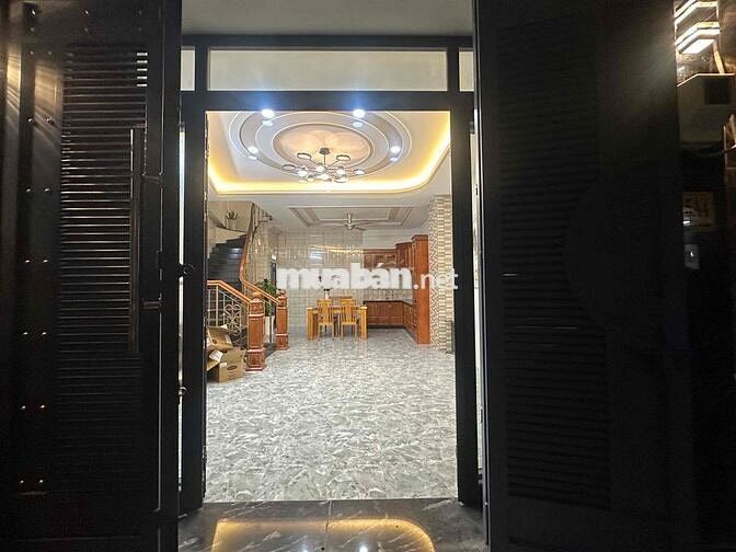 Nhà mới xây nội thất cao cấp ngay khu Phan Xích Long