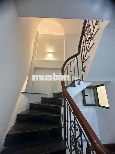 Nhà mới xây nội thất cao cấp ngay khu Phan Xích Long