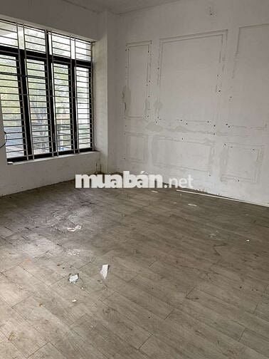 Cho thuê nhà mặt tiền đường Hoàng Văn Thụ diện tích 5x20
