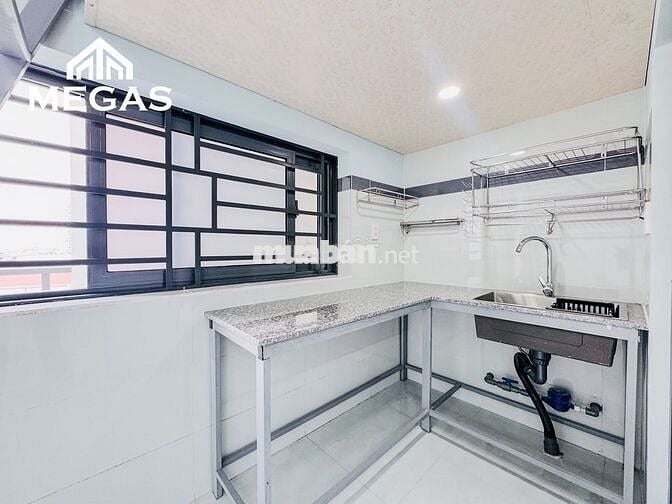 Phòng có gác, ban công- diện tích 25m2- ngay đường Phạm Văn Đồng