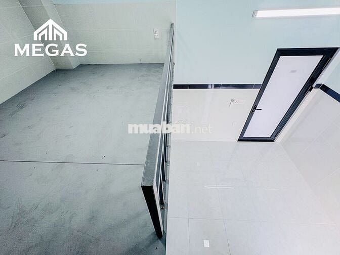 Phòng có gác, ban công- diện tích 25m2- ngay đường Phạm Văn Đồng