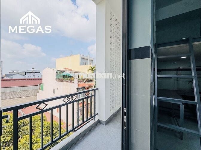 Phòng có gác, ban công- diện tích 25m2- ngay đường Phạm Văn Đồng