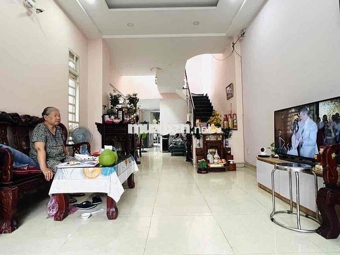 NHÀ ĐẸP TÂN HIỆP, HÓC MÔN, DT 257m2. Ngang 10m giá tốt
